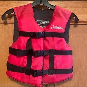 Cabela's Youth (user weight 50-90 pds) Red Life Vest with blk strap closure(3)